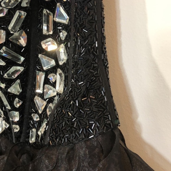 Sherri Hill Black Ruffled Gown Size 6 - Picture 6 of 16